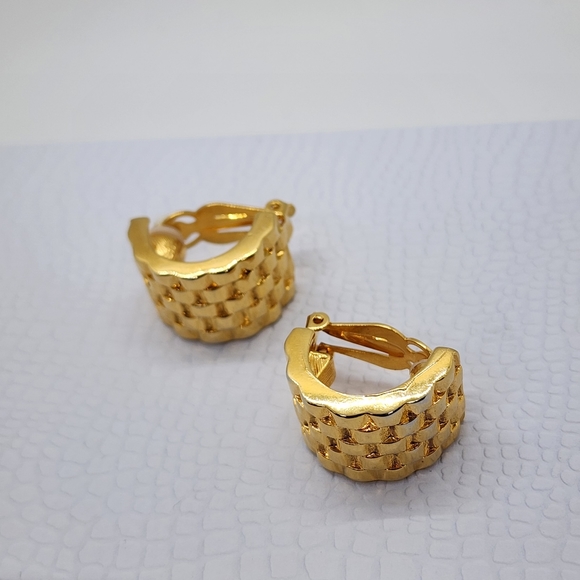 Givenchy Large Gold Clip On Earrings - Picture 5 of 16